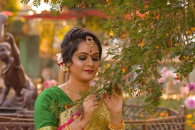 Top Maharashtrian Bridal Looks Worth Taking Inspirations From! # maharashtrian #bride #m… | Bridal hairstyle indian wedding, Indian bride  hairstyle, Saree hairstyles